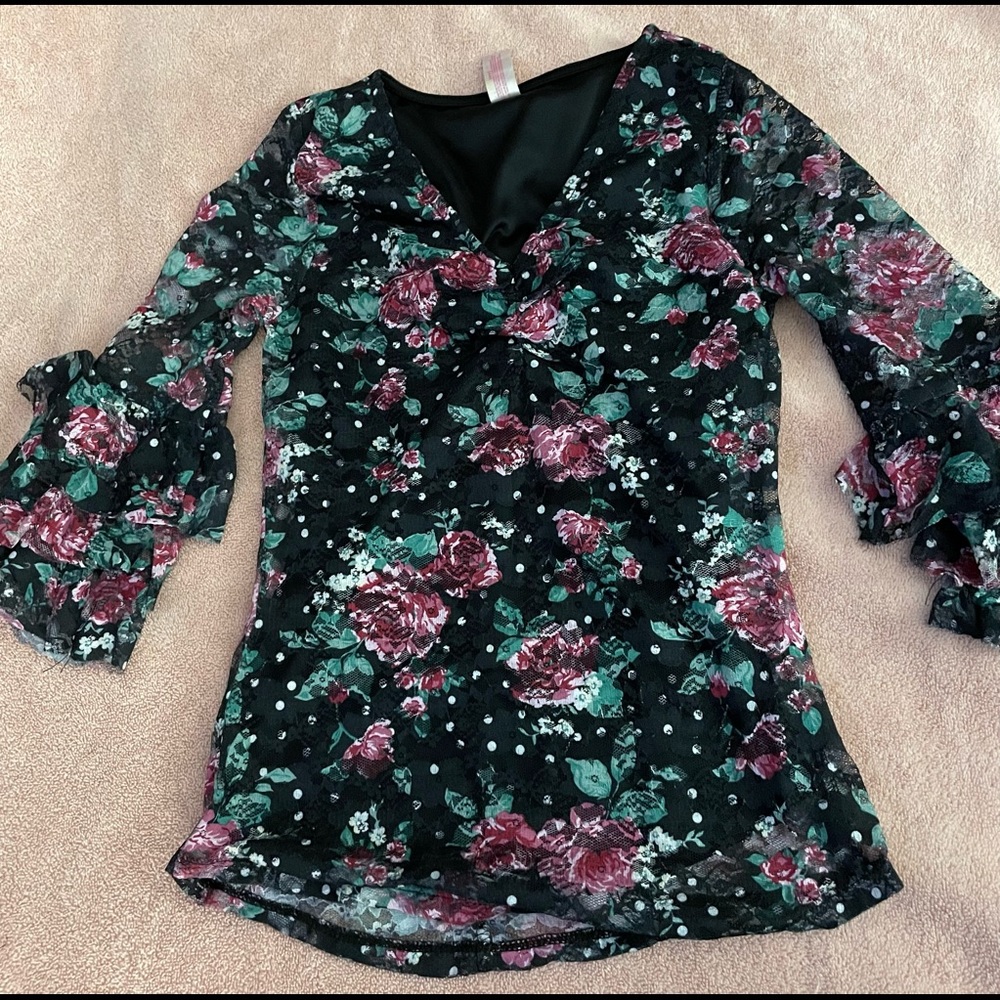Lace long sleeves